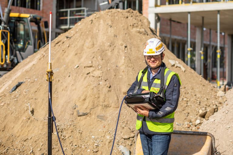 veldsterktemeting op locatie door Field Service Engineer